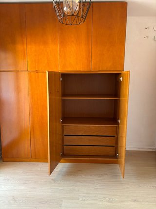 Armario de madera. Urge vender!