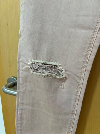 Pantalón vaquero rosa Stradivarius