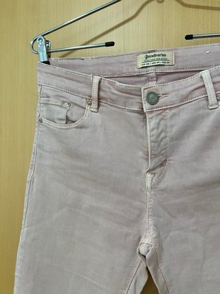 Pantalón vaquero rosa Stradivarius