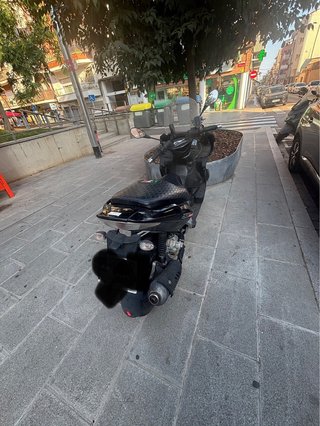 Aprilia SR Max 300 Scooter