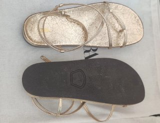 Lote Zara: Sandalias, y Bolso Dorado