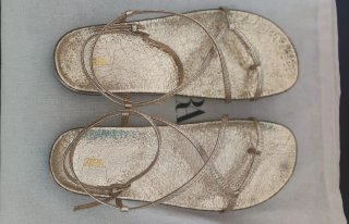 Lote Zara: Sandalias, y Bolso Dorado