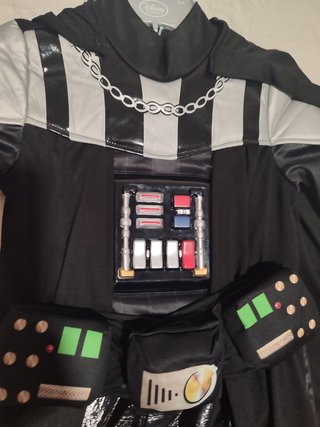 Disfraz Darth Vader Disney Store Talla 5-6.