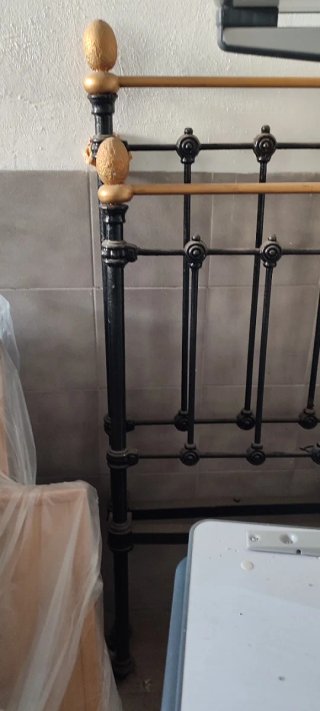 Cabezal y piecero cama hierro antigua
