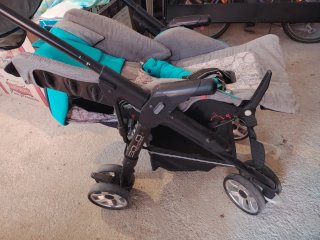 Carro de bebé con capazo y bolso
