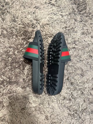 Chanclas Gucci Negras con Rayas Verdes y Rojas