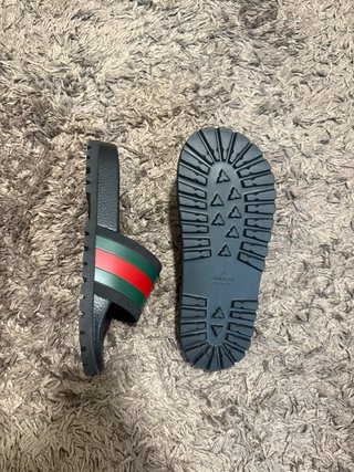Chanclas Gucci Negras con Rayas Verdes y Rojas