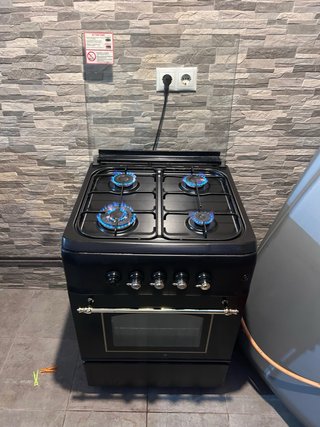 Cocina de gas butano negra