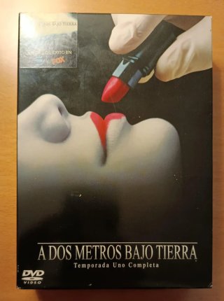 A Dos Metros Bajo Tierra - Temporada 1 DVD