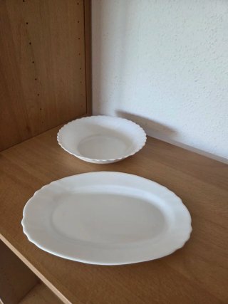 Juego de platos de porcelana blanca
