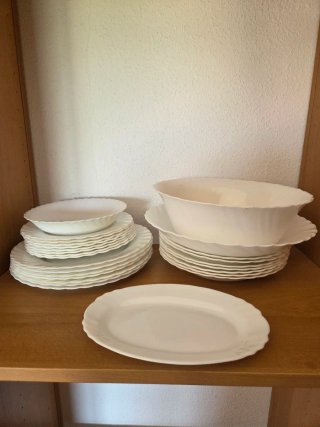 Juego de platos de porcelana blanca
