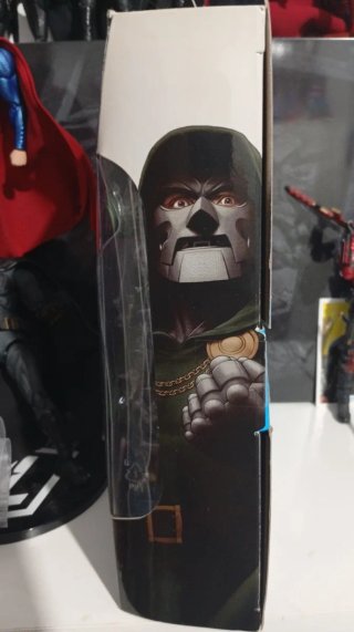 Marvel Legends Doctor Doom Figura super skrull