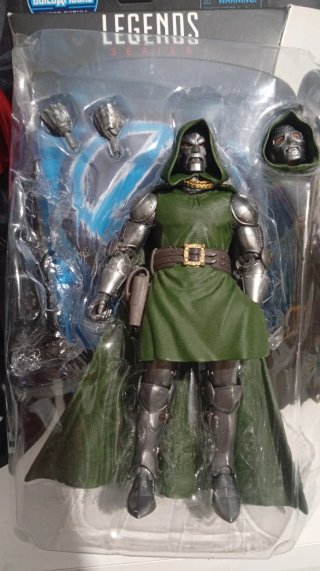 Marvel Legends Doctor Doom Figura super skrull