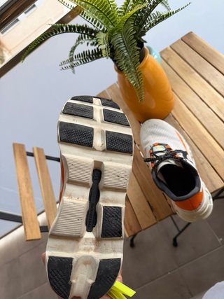 Zapatillas ON Blancas y Naranja