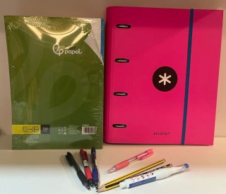 Lote escolar: carpeta, cuadernos y bolígrafos