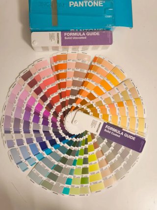 Guías Pantone Formula Solid Coated y Uncoated