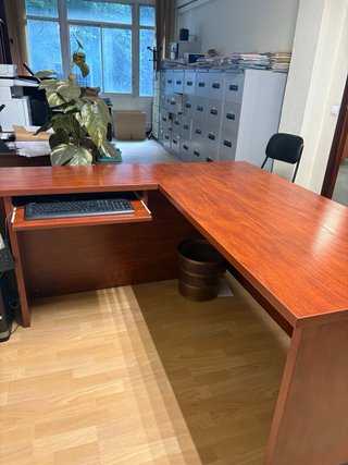 Escritorio de oficina de madera