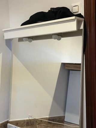 Mueble de baño con lavabo azul de cristal grueso