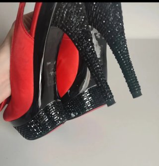 Zapatos de tacón Roberto Botella rojos y negros