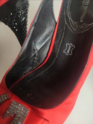 Zapatos de tacón Roberto Botella rojos y negros