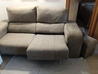 Sofá de ante gris como nuevo