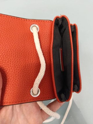 Bolso para móvil rojo con correa