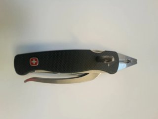 Navaja Multiusos Wenger PocketGrip + Funda Cuero