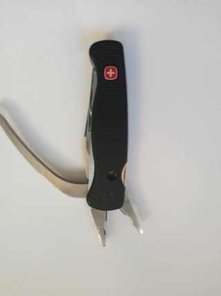Navaja Multiusos Wenger PocketGrip + Funda Cuero