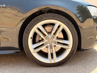 Audi S5 V8 QUATTRO (50.000km) JOYA SOBRE RUEDAS.