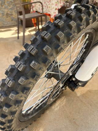 RIEJU 307 R Enduro Roja y Blanca.