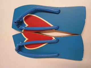 Chanclas japonesas de madera con corazón - Nuevas