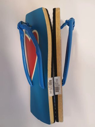 Chanclas japonesas de madera con corazón - Nuevas