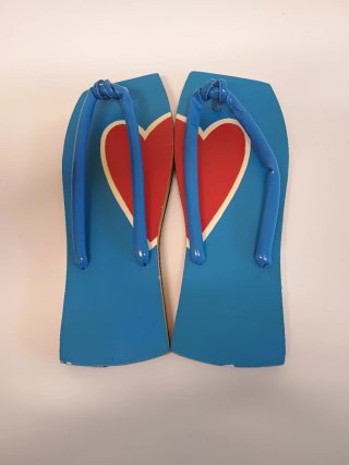 Chanclas japonesas de madera con corazón - Nuevas