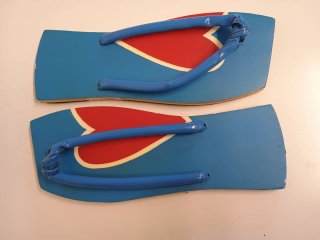Chanclas japonesas de madera con corazón - Nuevas