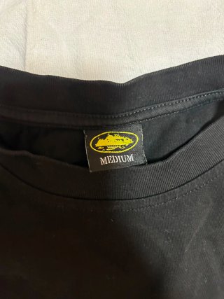 Camiseta negra con estampado Marca Corteiz