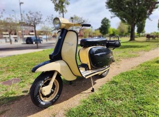 Vendo o cambio por coche ajustando precio Lambreta