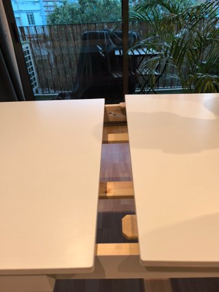 Mesa extensible IKEA EKEDALEN + 4 sillas BERGMUND