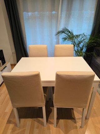 Mesa extensible IKEA EKEDALEN + 4 sillas BERGMUND
