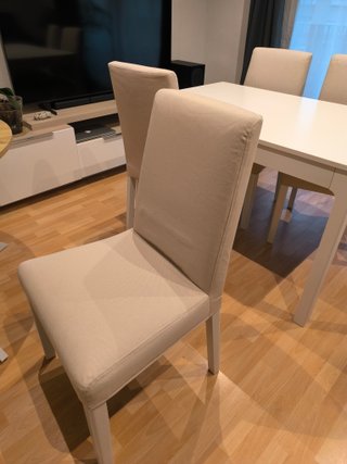 Mesa extensible IKEA EKEDALEN + 4 sillas BERGMUND