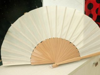 Abanico Pericón.  Beige. Nuevo con Etiqueta