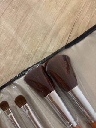 Estuche de brochas de maquillaje beige y marrón
