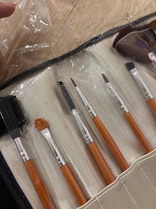Estuche de brochas de maquillaje beige y marrón