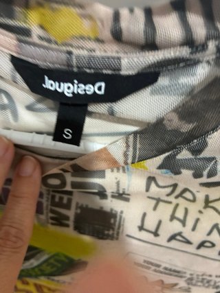Camiseta Desigual XS Estampado Newspaper