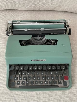 Máquina de escribir Olivetti Lettera 32