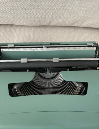 Máquina de escribir Olivetti Lettera 32