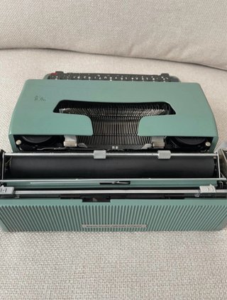 Máquina de escribir Olivetti Lettera 32