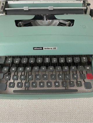 Máquina de escribir Olivetti Lettera 32