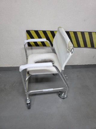 Silla de ducha con ruedas