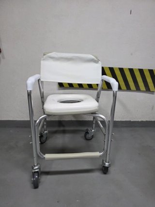 Silla de ducha con ruedas