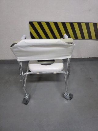 Silla de ducha con ruedas
